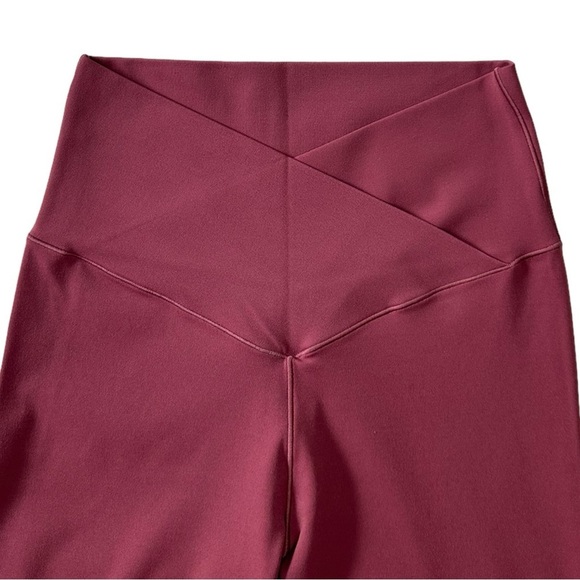 Aerie Real Me High Waisted Crossover Legging in a Burgundy Red Color Size Medium - Picture 3 of 6